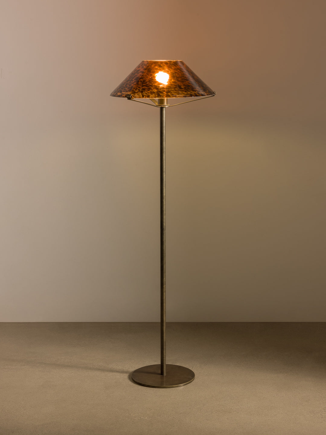 Otis Floor Lamp US